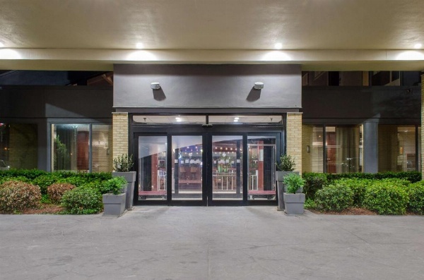 Ramada by Wyndham Shreveport Airport image 10